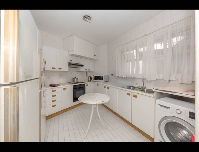 2 BEDROOM APARTMENT TO LET IN THREE ANCHOR BAY